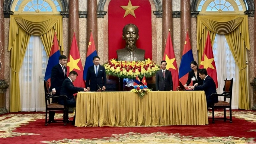 Vietnam signs rice trade deal with Mongolia